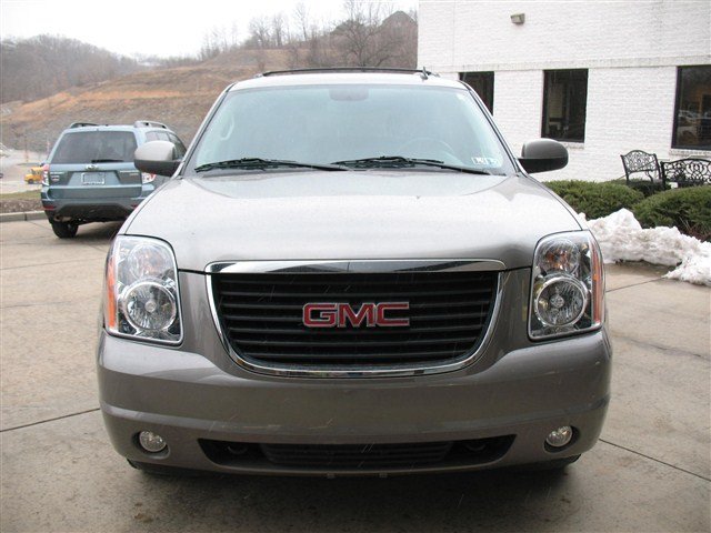 GMC Yukon 2009 photo 2