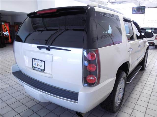 GMC Yukon 2009 photo 3