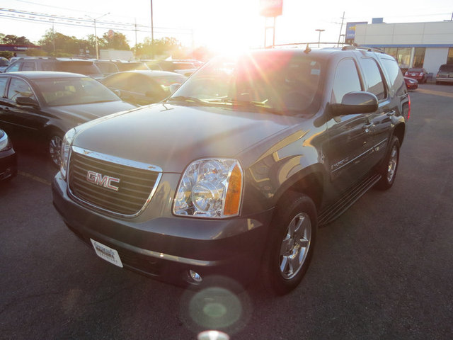 GMC Yukon 2009 photo 2