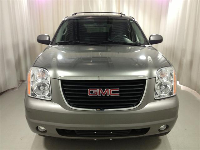 GMC Yukon 2009 photo 2