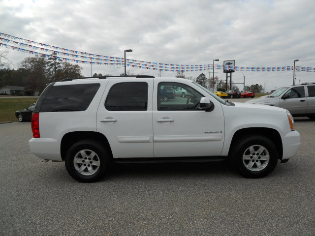 GMC Yukon 2009 photo 2