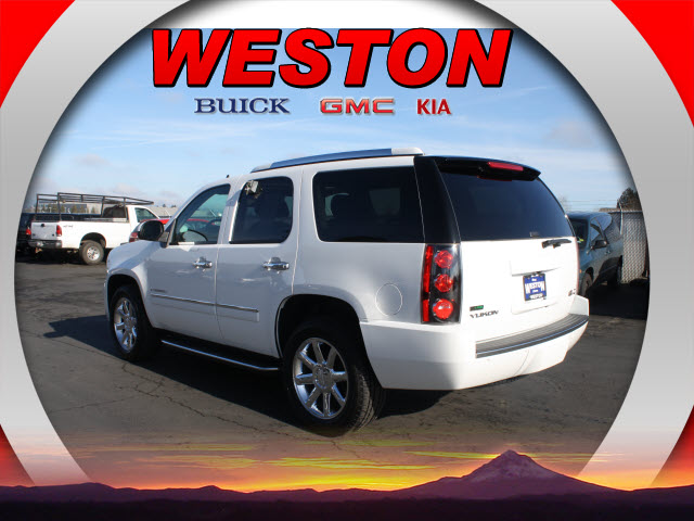 GMC Yukon 2009 photo 2