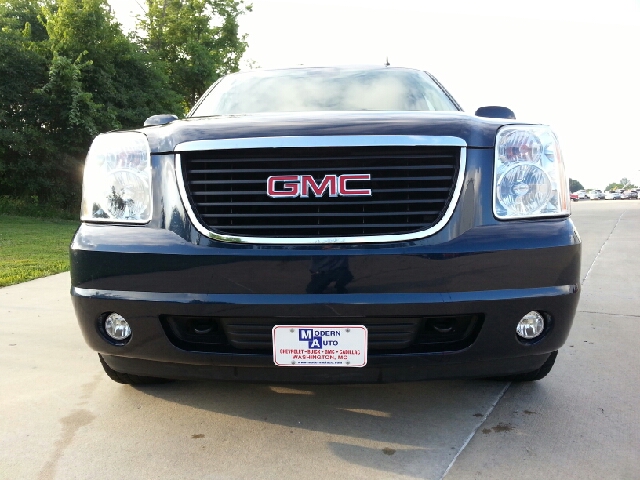 GMC Yukon 2009 photo 2