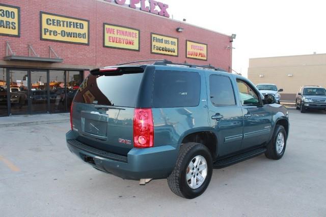 GMC Yukon 2009 photo 2