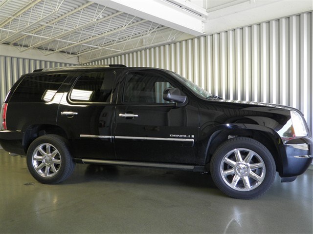 GMC Yukon 2009 photo 2