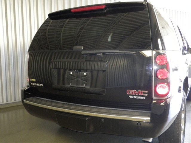 GMC Yukon 2009 photo 3