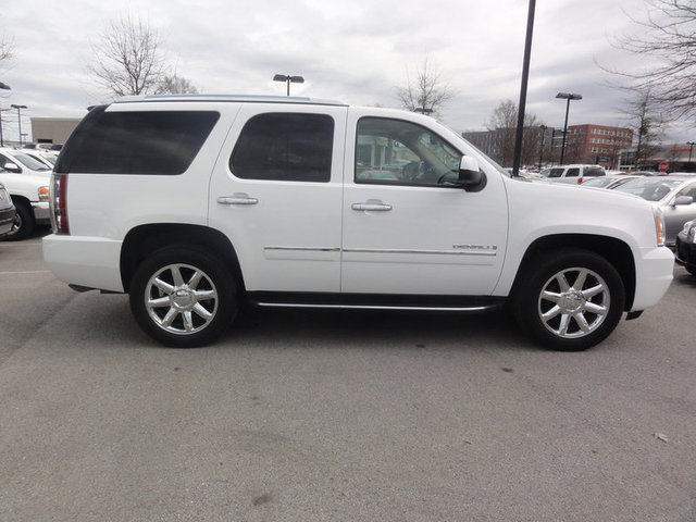 GMC Yukon 2009 photo 1