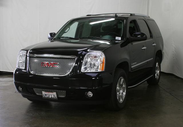 GMC Yukon 2009 photo 2