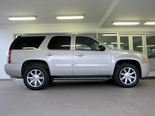 GMC Yukon 2009 photo 1