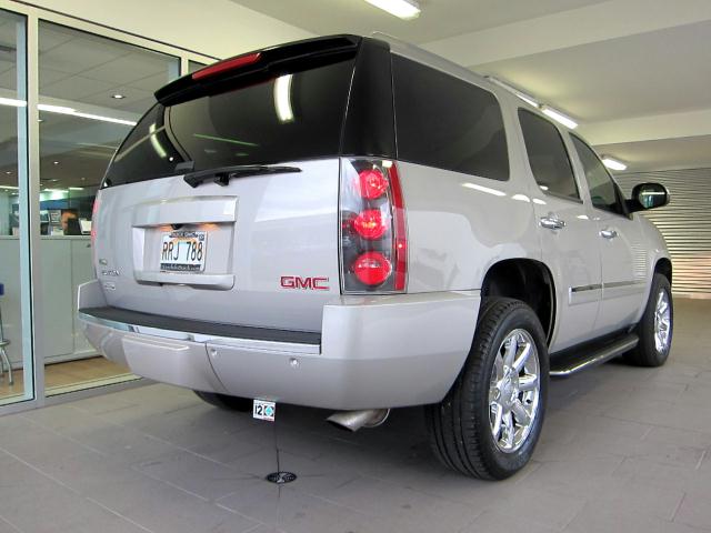 GMC Yukon 2009 photo 2