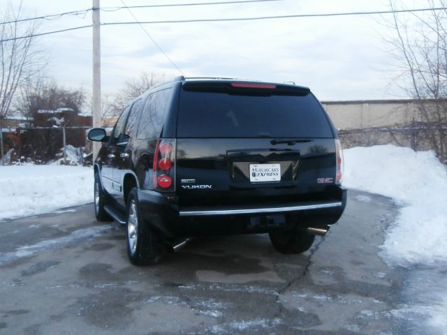 GMC Yukon 2010 photo 1