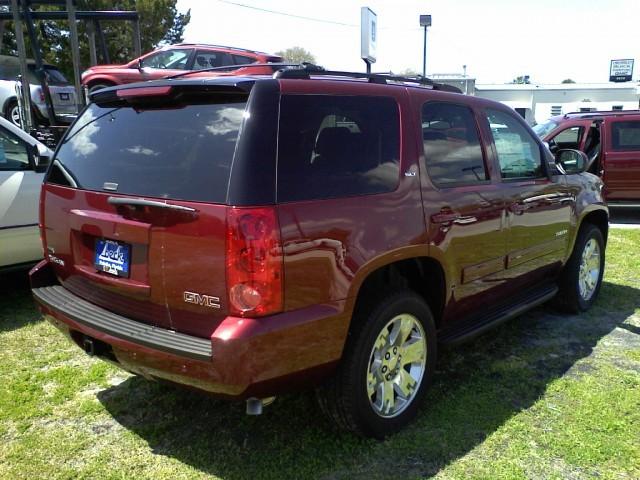 GMC Yukon 2010 photo 1