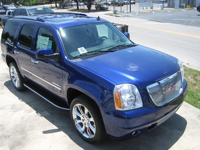 GMC Yukon 2010 photo 1