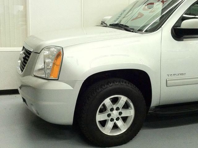 GMC Yukon 2010 photo 1