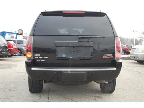 GMC Yukon 2010 photo 1