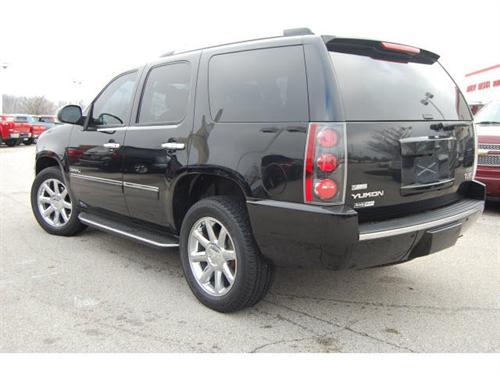 GMC Yukon 2010 photo 2