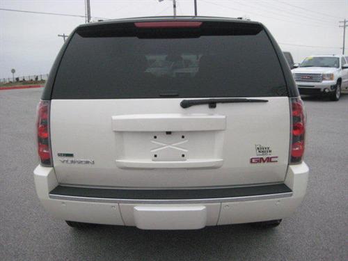 GMC Yukon 2010 photo 4