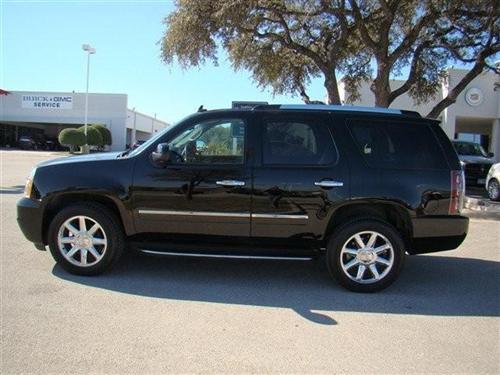 GMC Yukon 2010 photo 1