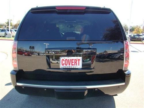 GMC Yukon 2010 photo 2