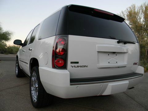 GMC Yukon 2010 photo 1