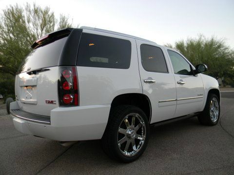 GMC Yukon 2010 photo 2