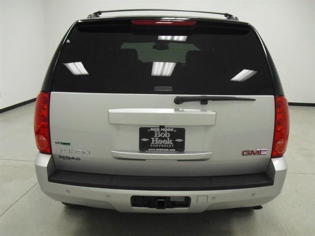 GMC Yukon 2010 photo 4