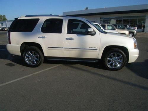 GMC Yukon 2010 photo 2