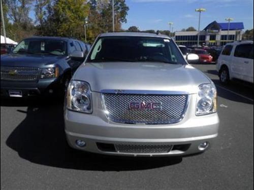 GMC Yukon 2010 photo 1