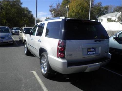 GMC Yukon 2010 photo 3