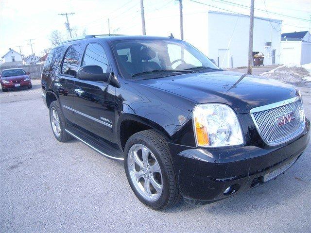 GMC Yukon 2010 photo 2