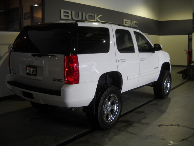 GMC Yukon 2011 photo 1