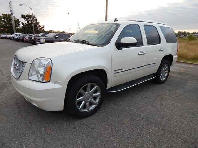 GMC Yukon 2011 photo 1