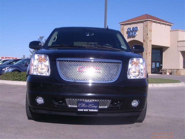 GMC Yukon 2011 photo 1