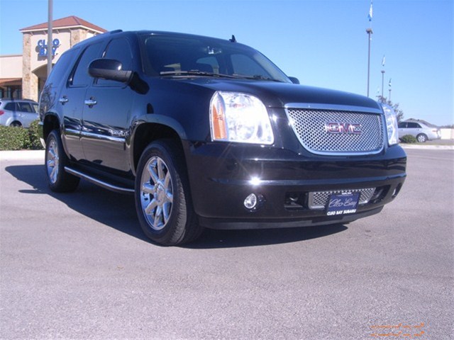 GMC Yukon 2011 photo 2