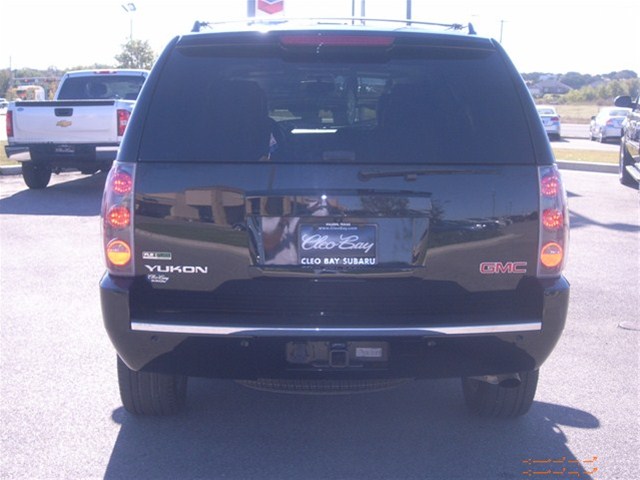 GMC Yukon 2011 photo 3