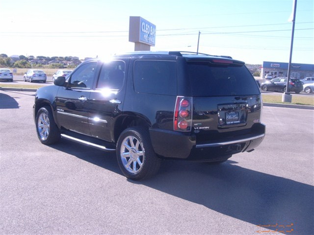 GMC Yukon 2011 photo 4