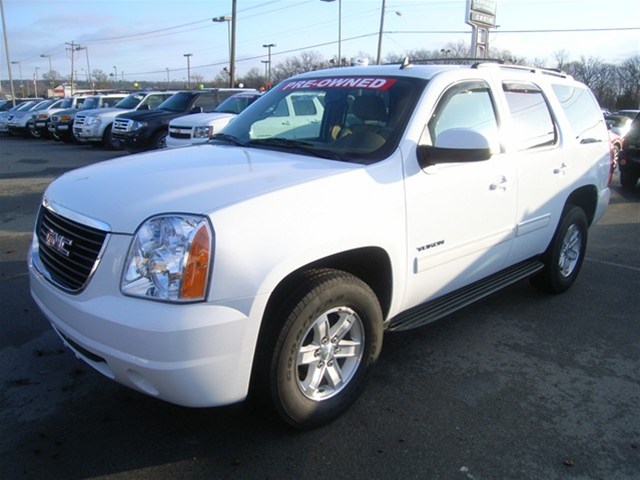 GMC Yukon 2011 photo 1