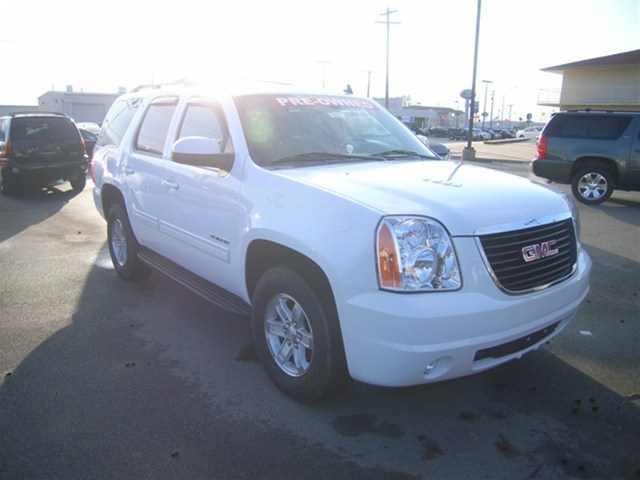 GMC Yukon 2011 photo 2