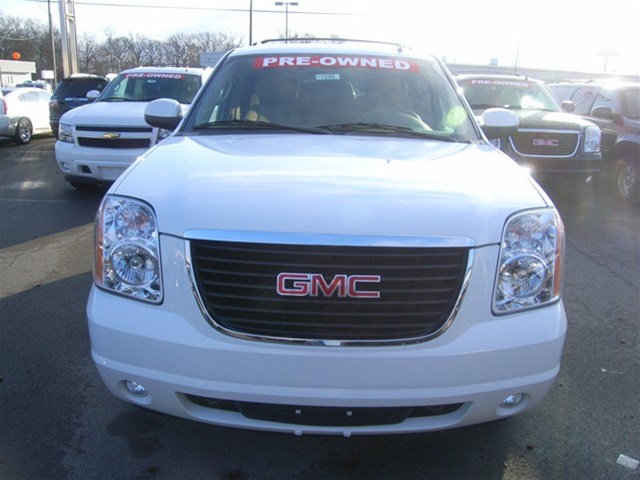 GMC Yukon 2011 photo 3