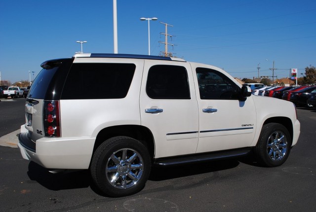 GMC Yukon 2011 photo 3