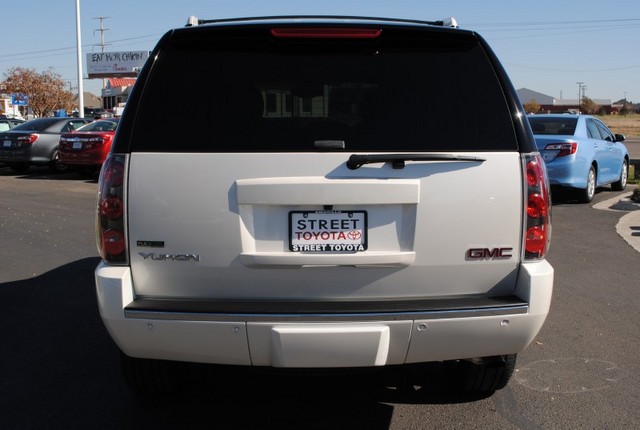 GMC Yukon 2011 photo 4