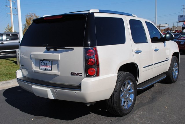 GMC Yukon 2011 photo 5