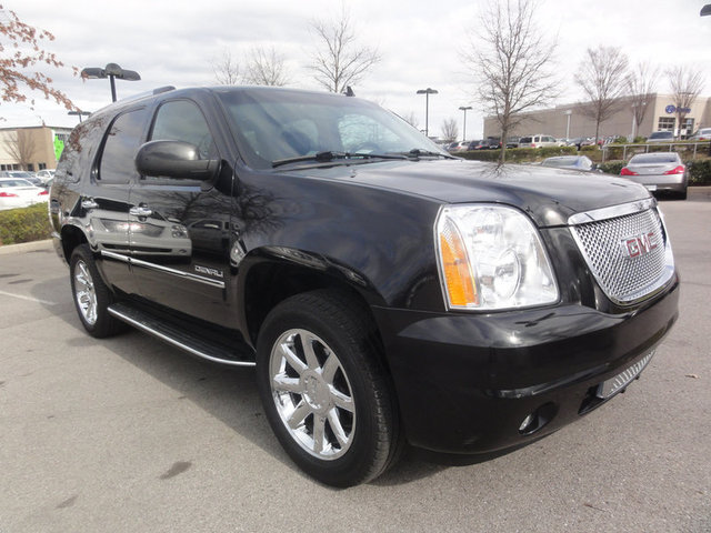 GMC Yukon 2011 photo 1