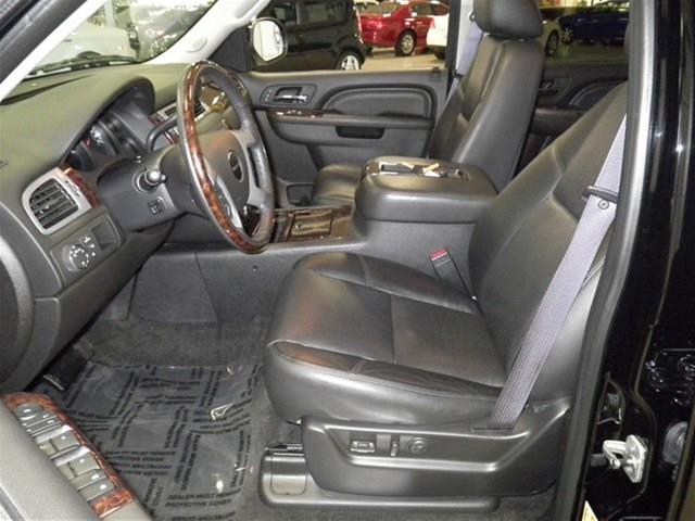 GMC Yukon 2011 photo 1