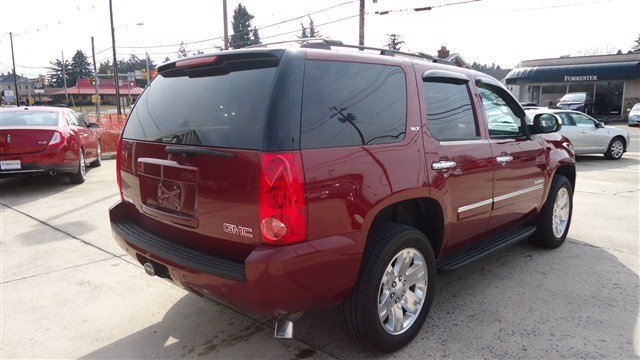 GMC Yukon 2011 photo 1