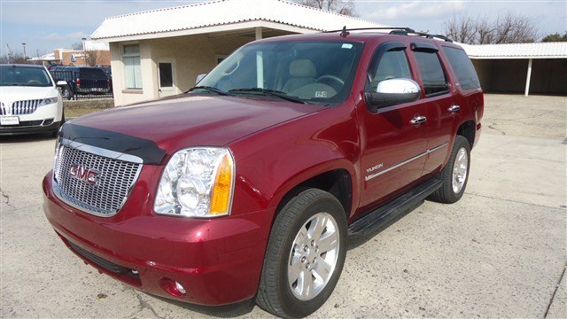 GMC Yukon 2011 photo 2