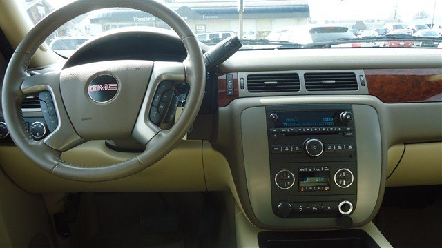 GMC Yukon 2011 photo 3