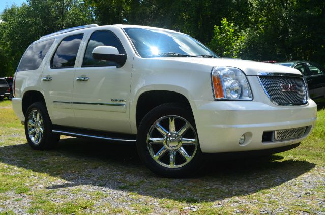 GMC Yukon 2011 photo 1