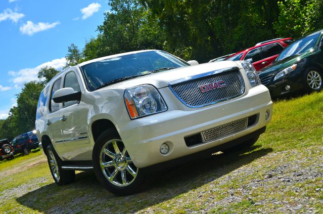 GMC Yukon 2011 photo 2