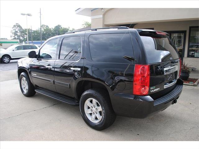 GMC Yukon 2011 photo 2